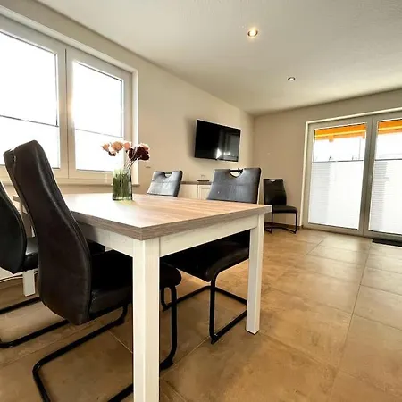 Semesterbostad Leni Bettwaesche Handtuecher Inkl